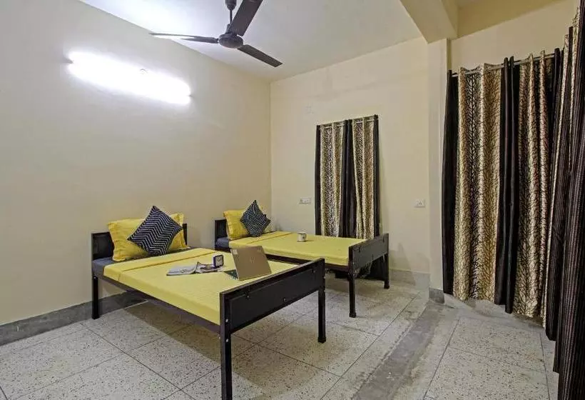 Hotelli Oyo Flagship 77036 Golden Divine Inn