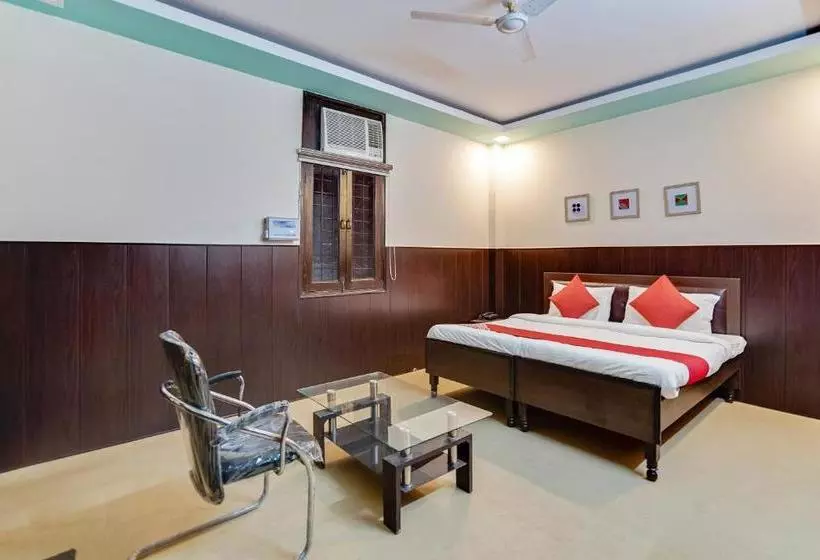 Hotelli Oyo Flagship 77036 Golden Divine Inn