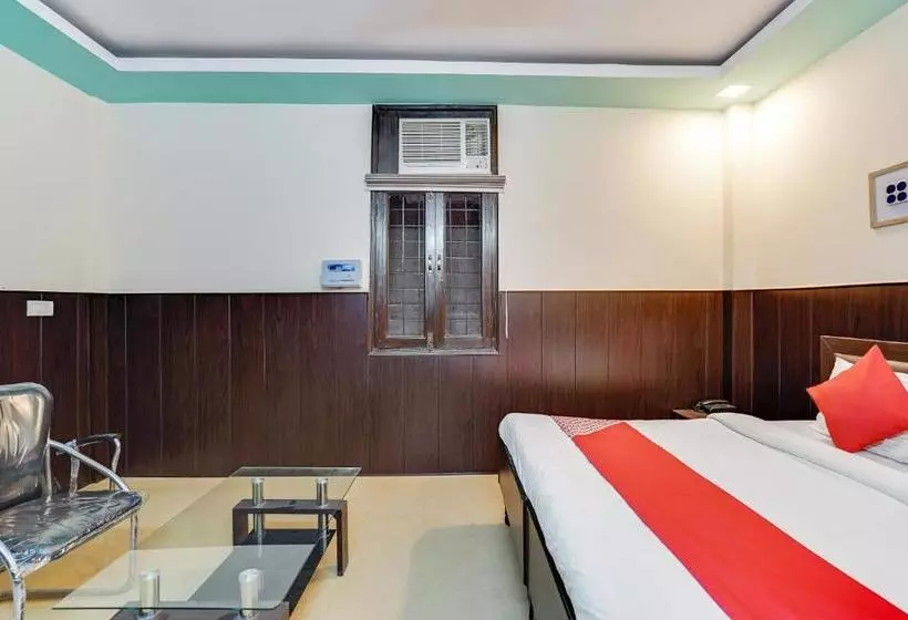 Hotelli Oyo Flagship 77036 Golden Divine Inn