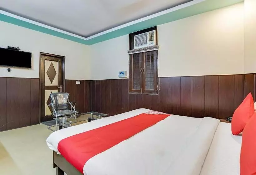 Hotelli Oyo Flagship 77036 Golden Divine Inn