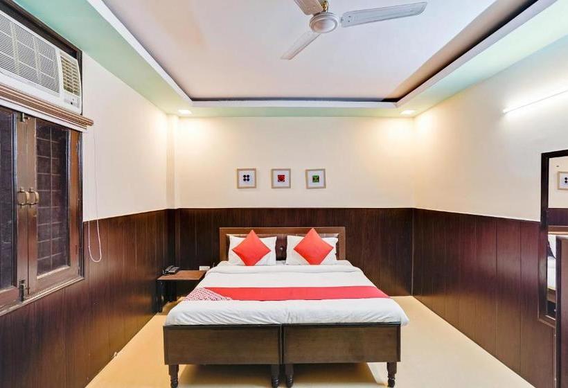 Otel Oyo Flagship 77036 Golden Divine Inn