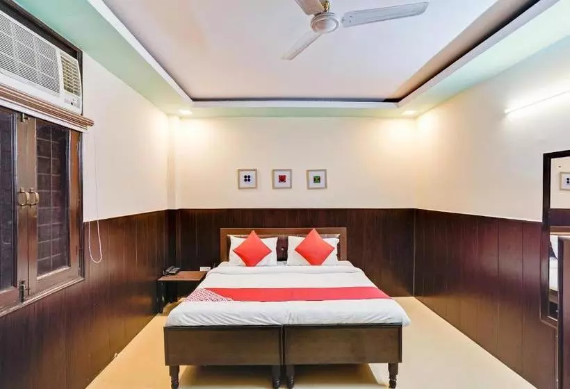 Hotelli Oyo Flagship 77036 Golden Divine Inn