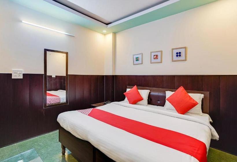 Otel Oyo Flagship 77036 Golden Divine Inn