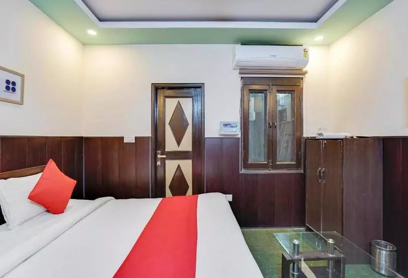 Hotelli Oyo Flagship 77036 Golden Divine Inn