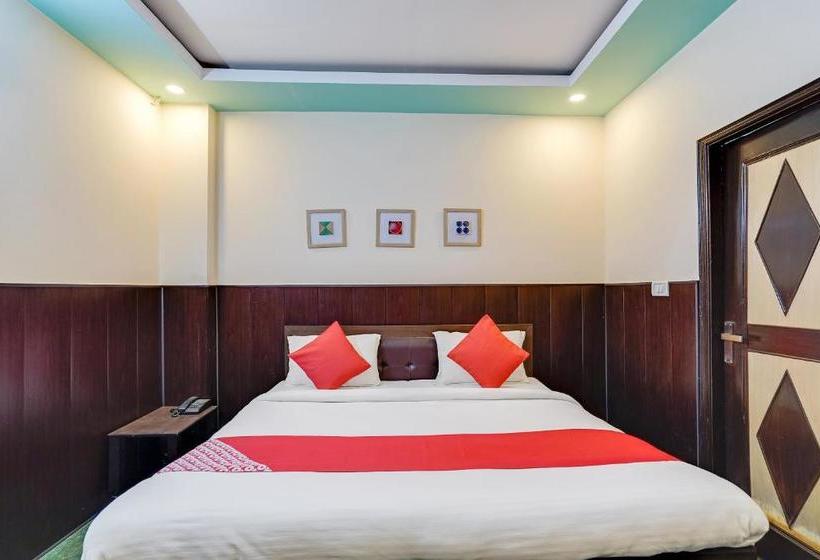 Otel Oyo Flagship 77036 Golden Divine Inn