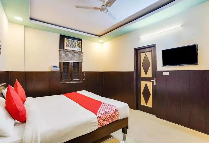 Hotelli Oyo Flagship 77036 Golden Divine Inn