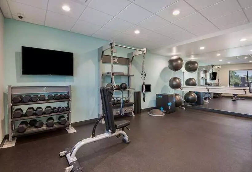 هتل Tru By Hilton Warsaw