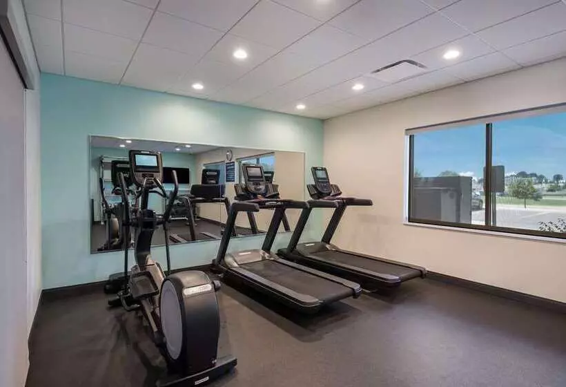 هتل Tru By Hilton Warsaw