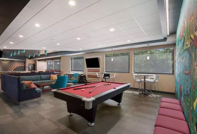 هتل Tru By Hilton Warsaw