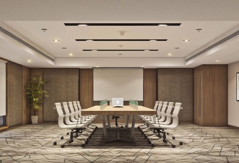 هتل Courtyard By Marriott Nashik