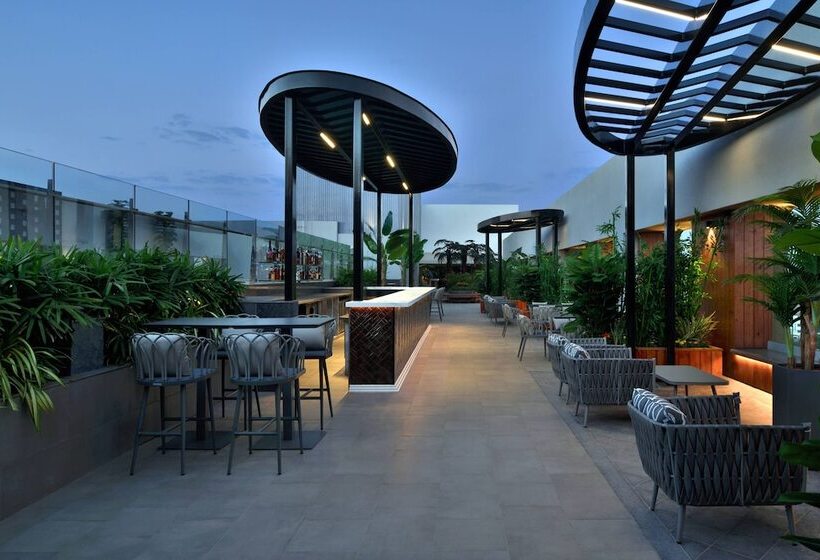 هتل Courtyard By Marriott Nashik