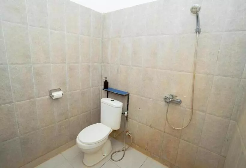 Hotelli Reddoorz Syariah Near Lombok Epicentrum Mall