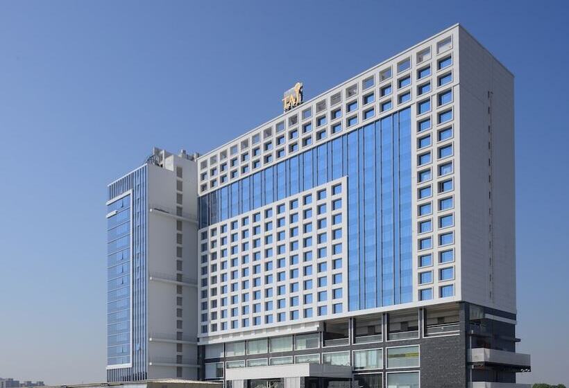 בית מלון כפרי Taj Skyline Ahmedabad