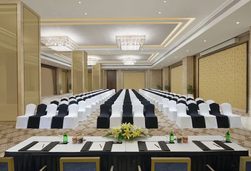 בית מלון כפרי Taj Skyline Ahmedabad