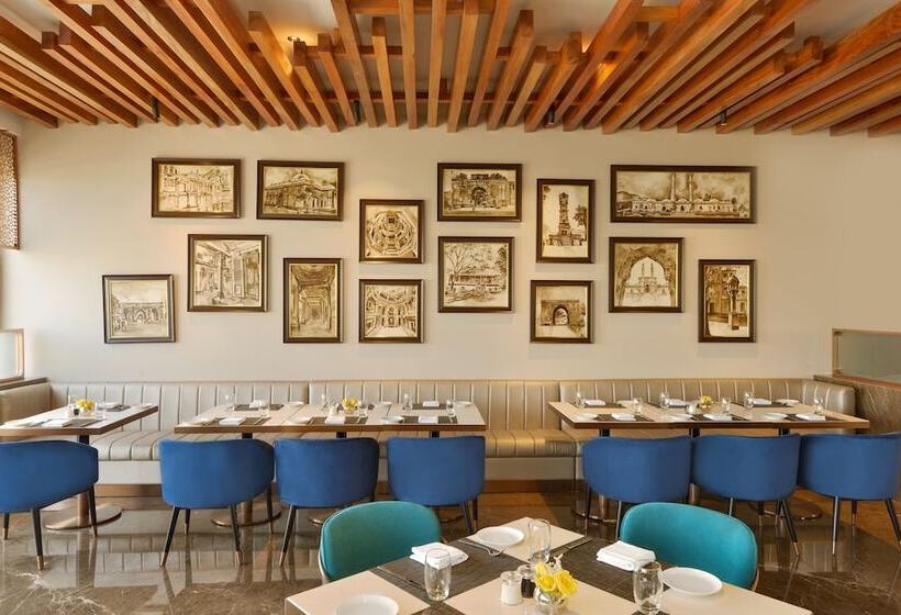 בית מלון כפרי Taj Skyline Ahmedabad