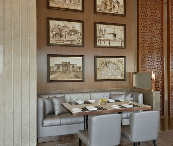 בית מלון כפרי Taj Skyline Ahmedabad