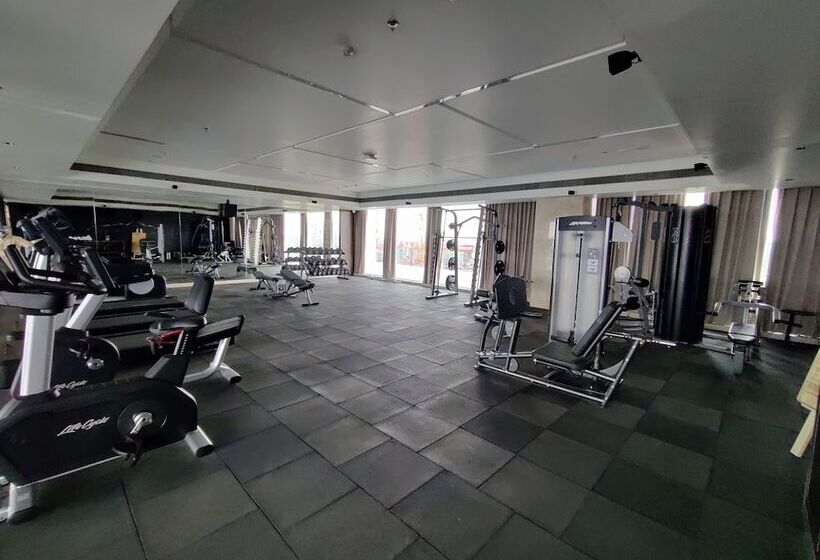 בית מלון כפרי Taj Skyline Ahmedabad