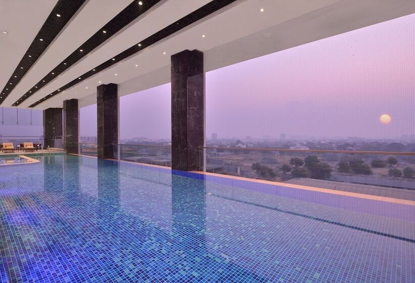 בית מלון כפרי Taj Skyline Ahmedabad