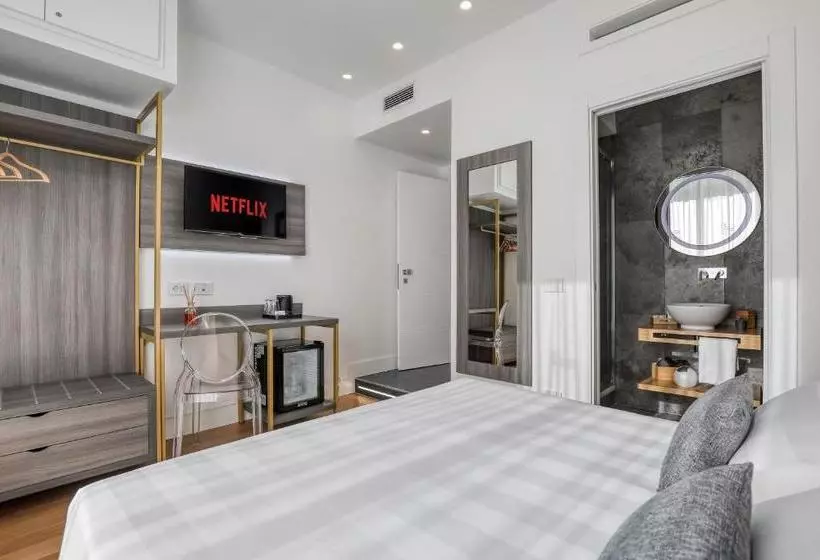 پانسیون Gallery Suite