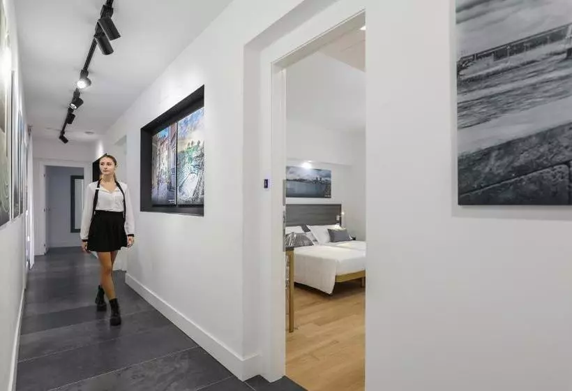 پانسیون Gallery Suite