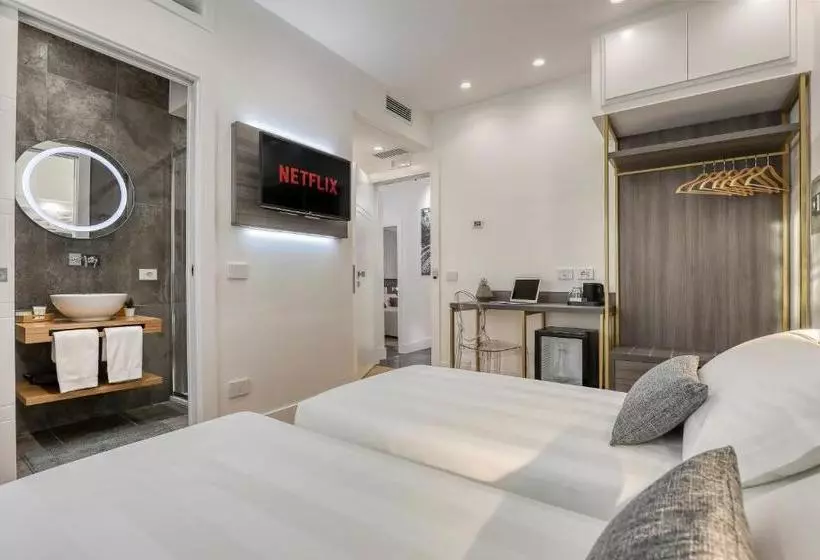 پانسیون Gallery Suite