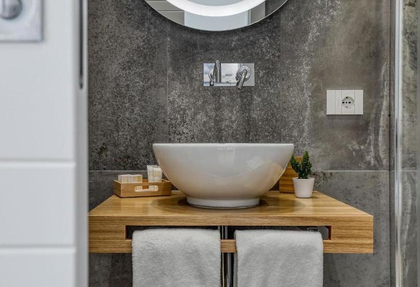 پانسیون Gallery Suite