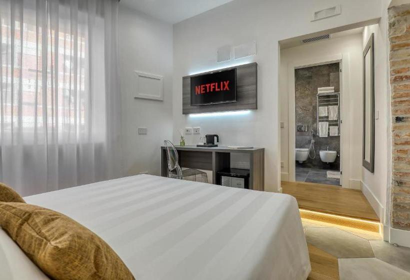 پانسیون Gallery Suite