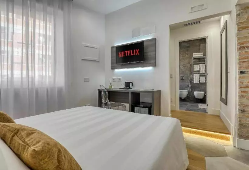 پانسیون Gallery Suite