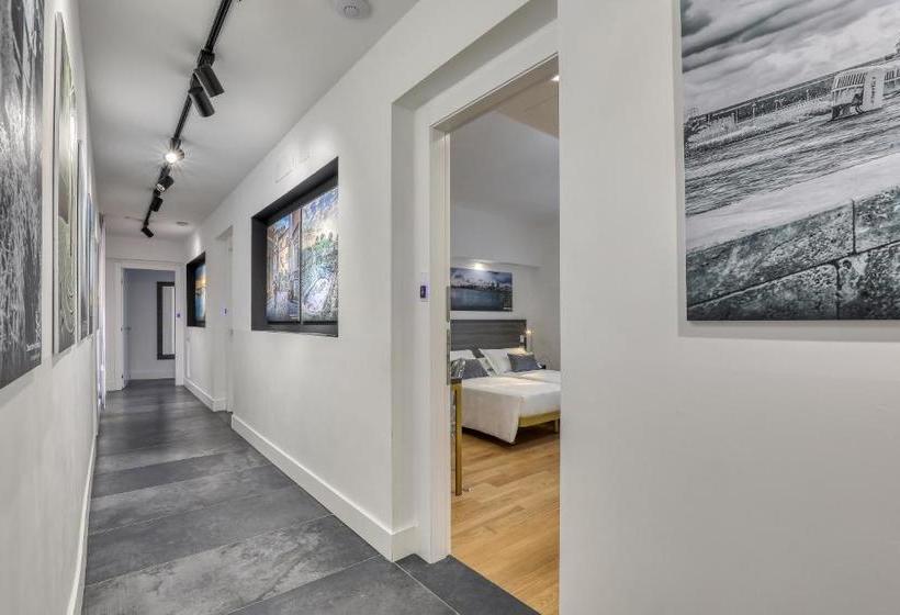 پانسیون Gallery Suite