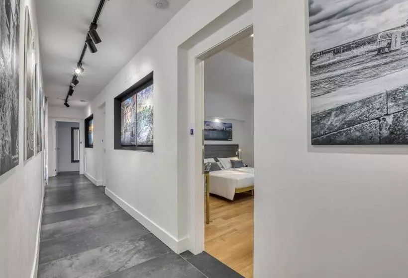 پانسیون Gallery Suite