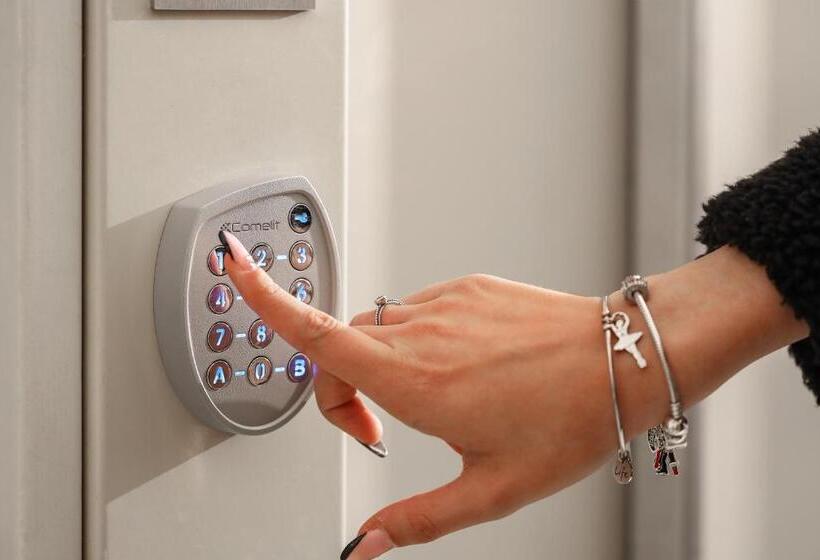 پانسیون Gallery Suite