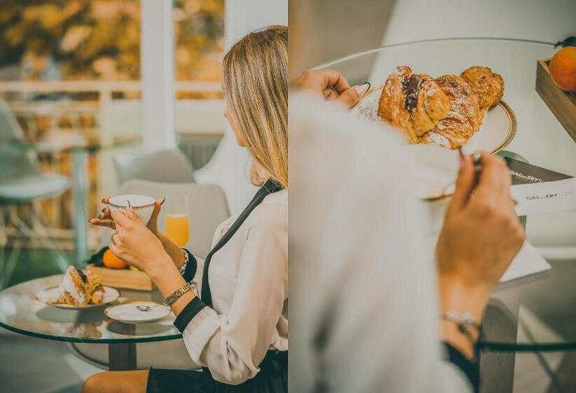 پانسیون Gallery Suite