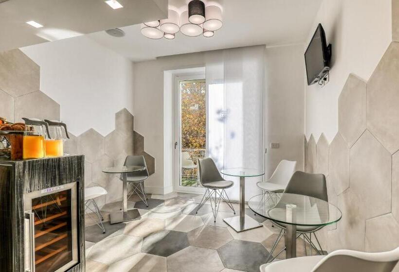 پانسیون Gallery Suite