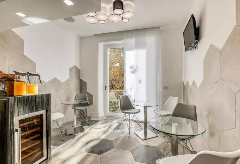 پانسیون Gallery Suite