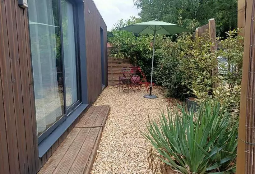 ペンション Studio De Jardin Le Temps D Une Pause Jusqu à 4 Personnes En Face Du Beaujolais   Climatisation Et B