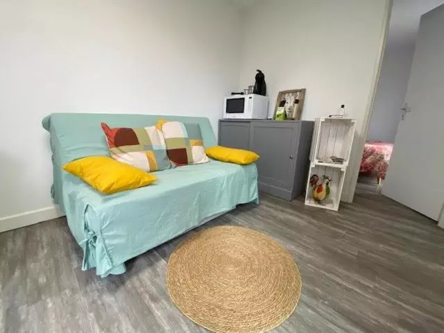 ペンション Studio De Jardin Le Temps D Une Pause Jusqu à 4 Personnes En Face Du Beaujolais   Climatisation Et B