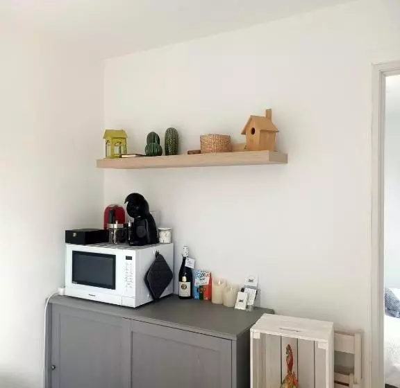 ペンション Studio De Jardin Le Temps D Une Pause Jusqu à 4 Personnes En Face Du Beaujolais   Climatisation Et B