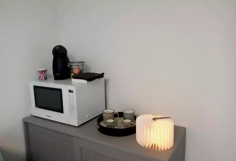 ペンション Studio De Jardin Le Temps D Une Pause Jusqu à 4 Personnes En Face Du Beaujolais   Climatisation Et B