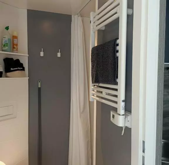 ペンション Studio De Jardin Le Temps D Une Pause Jusqu à 4 Personnes En Face Du Beaujolais   Climatisation Et B