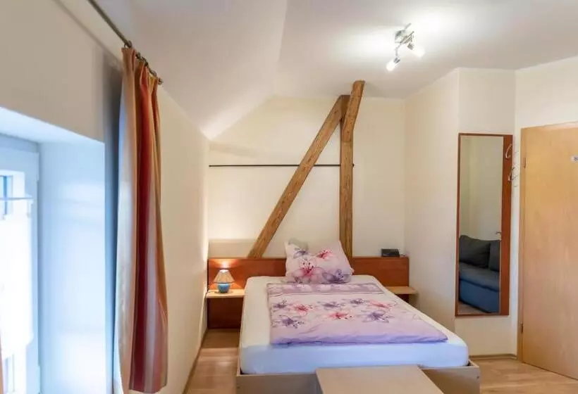 Retkeilymaja Gaststätte Und Pension Zur Einkehr