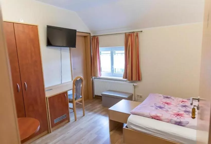 Retkeilymaja Gaststätte Und Pension Zur Einkehr