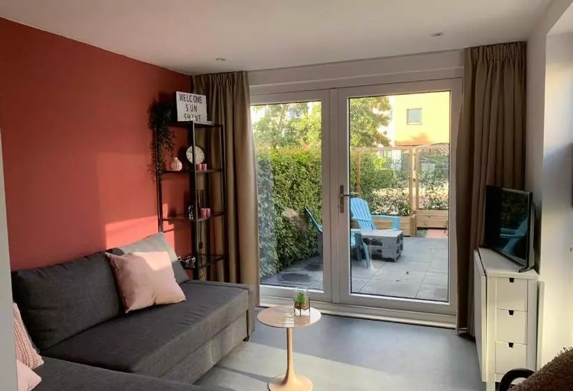 ベッドアンドブレックファースト Studio Triple B