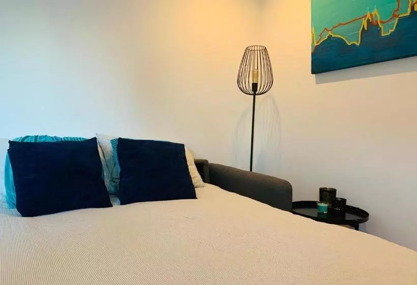 ベッドアンドブレックファースト Studio Triple B