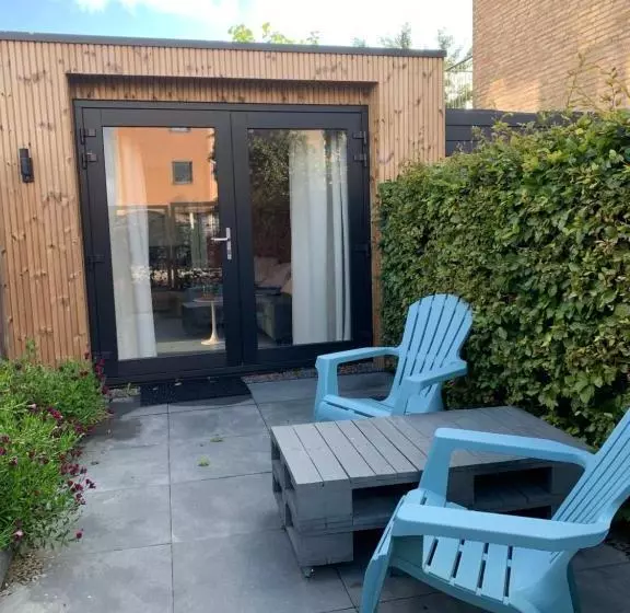 ベッドアンドブレックファースト Studio Triple B