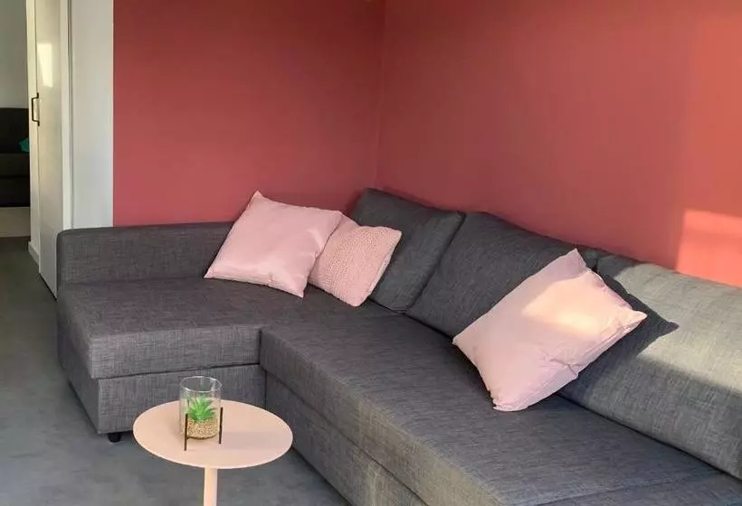 ベッドアンドブレックファースト Studio Triple B