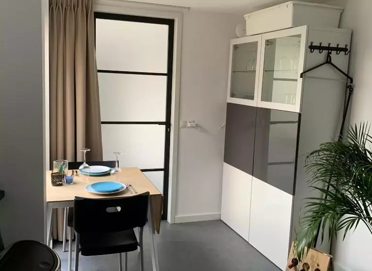 ベッドアンドブレックファースト Studio Triple B