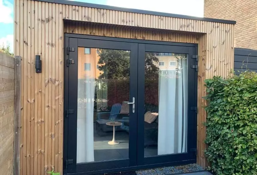 ベッドアンドブレックファースト Studio Triple B