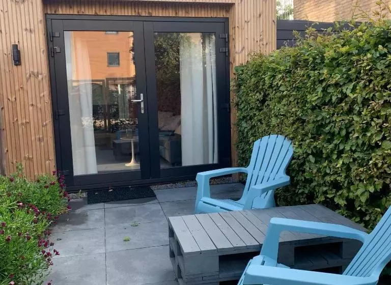 ベッドアンドブレックファースト Studio Triple B