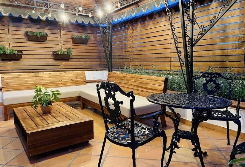 هتل Casa Santafe   Coliving