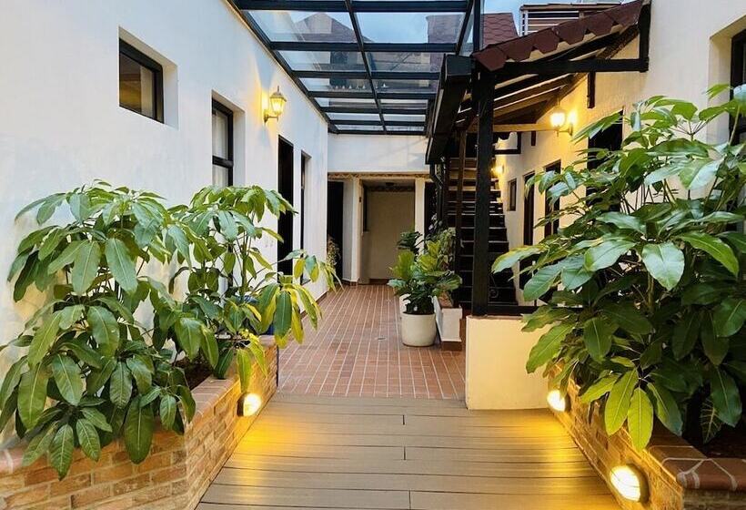 هتل Casa Santafe   Coliving